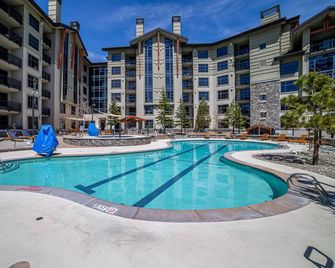 Luxury 2 Bedroom Penthouse with Stunning Views! - Mammoth Lakes - Pool