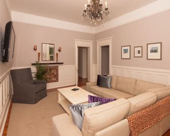 Pembroke Villa - Business and Vacation Destination minutes from central Hamilton - Hamilton - Huiskamer