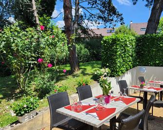 Campanile Annecy - Cran Gevrier - אנסי - פטיו