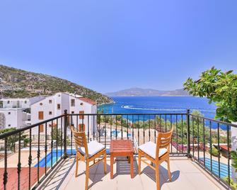 Kuluhana Hotel & Villas Kalkan - Kalkan - Balkon