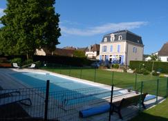 Hôtel Restaurant du Cheval Blanc - Buxy - Building