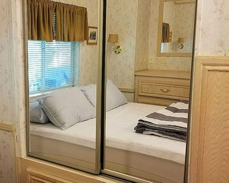 Point Sebago Resort, 30 Purple Road, Walking distance to beach! - Casco - Habitación