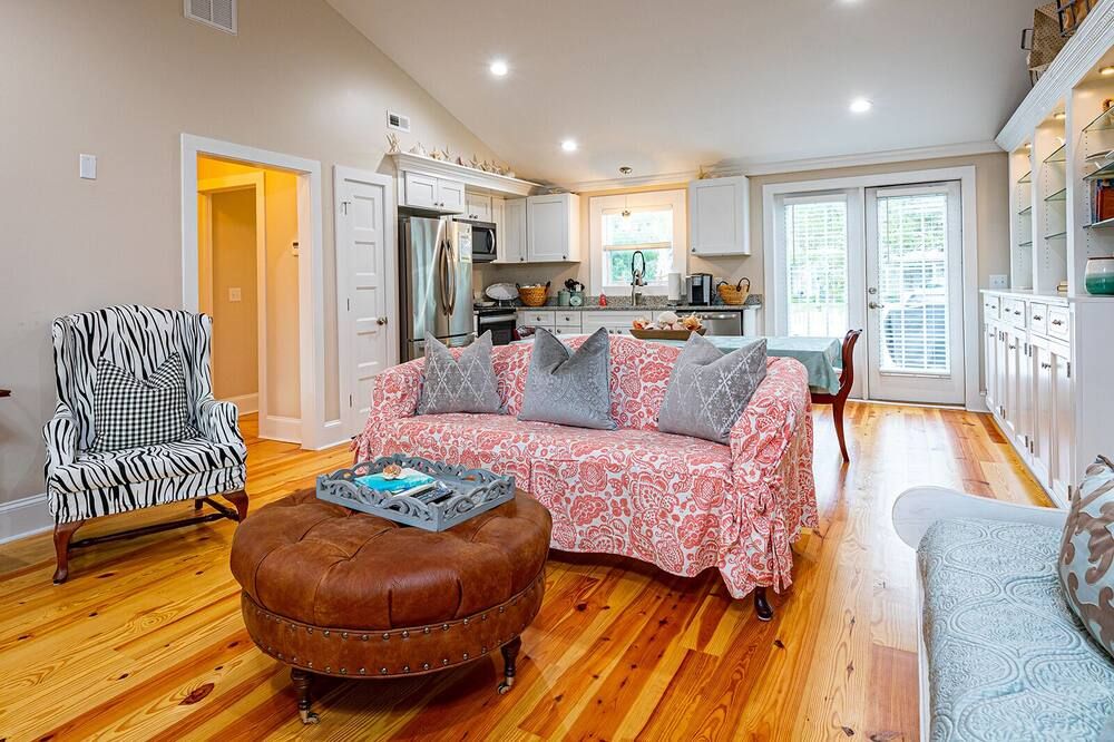 Newly Remodeled Charming Beach Cottage with Private Pool in Historic Salter Path