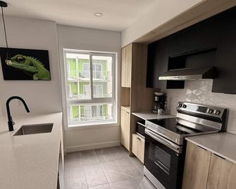 Fully Furnished 1 Bedroom Apartment in Quebec | Le Prisme - Quebec - Cozinha