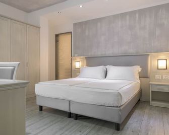 Garda Suite Hotel - Adults Only Hotel - Limone sul Garda - Makuuhuone