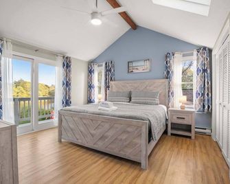 Incredible Family Escape Game Room Waterfront - Barnstable - Bedroom
