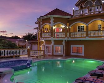 The Palms At Galina Luxury Rental Fully Staffed - Port Maria - Pool