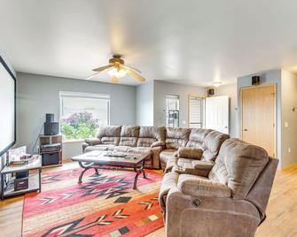 1 Mi to Dtwn: Family Retreat in Cedaredge! - Cedaredge - Sala de estar