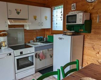 LE Griou, Les Chalets de La Vigne Grande Au Calme Dans un Écrin de Verdure - Saint-Floret - Kitchen