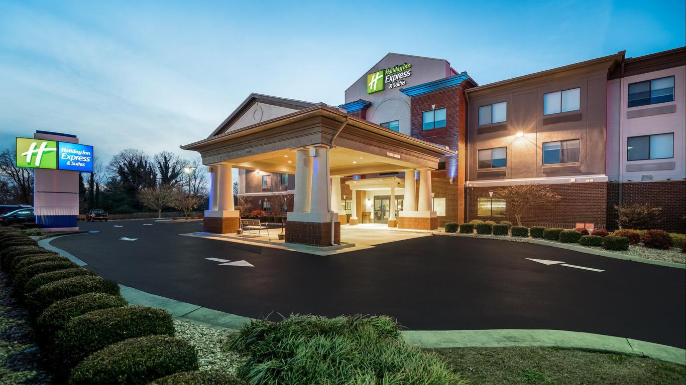 Holiday Inn Express & Suites Rocky Mount/Smith Mtn Lake