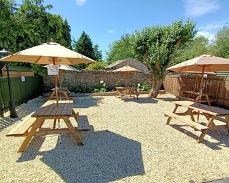 ذا هارب إن - بريكون - شرفة مرصوفة