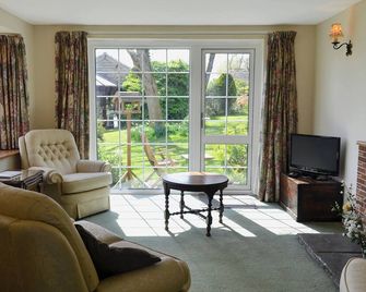 1 bedroom accommodation in Dalwood, near Axminster - Axminster - Living room