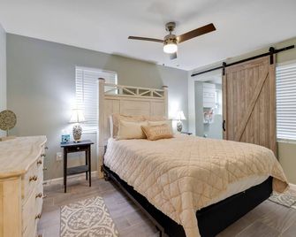 Sea Breeze House- 3 bd 2 ba 5 min walk to beach - Panama City - Bedroom