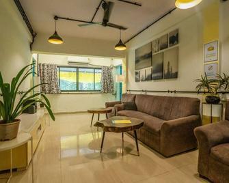 Locomo Hostel Express - Stay Work Eat - מומבאי - סלון