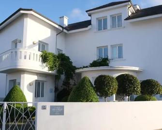 Hotel La Casa De Las Camelias - Almuña - Edificio