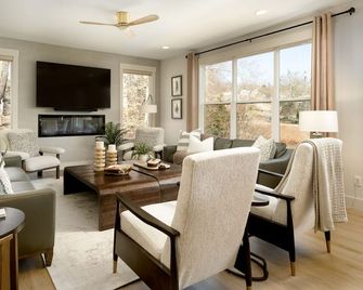 The Haven on Hibiscus - Greer - Living room