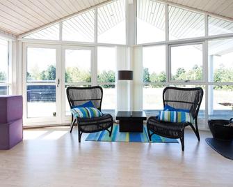 9 person holiday home in Væggerløse-By Traum - Bøtø By - Sala de estar