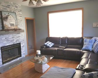 Twin Oaks Inn and Retreat - Cambridge - Living room