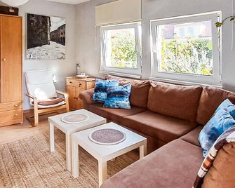 2 Bedroom Cozy Home In Nowe Warpno - Nowe Warpno - Sala de estar