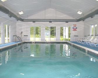 Starlite Budget Inn - Mackinaw City - Pool