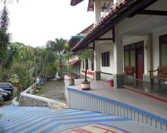 Sukapura Permai Hotel - Sukapura - Patio