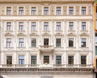 Maverick Athenaeum - Budapest - Building