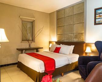 RedDoorz Plus at Blue Pacific Blok M - Jakarta - Bedroom