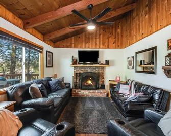 Walk to Village & Alpine Slide - Almost a View - Big Bear Lake - Living room
