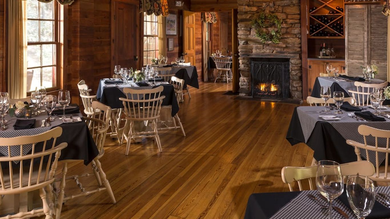 Glen-Ella Springs Hotel & Restaurant