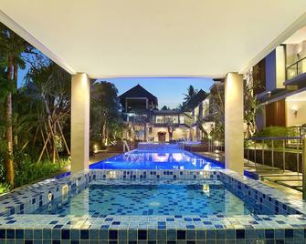 Royal Kamuela Villas & Suites at Monkey Forest Ubud - Ubud - Piscina