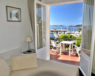 Auberge de la Calanque - Le Lavandou - Balkon