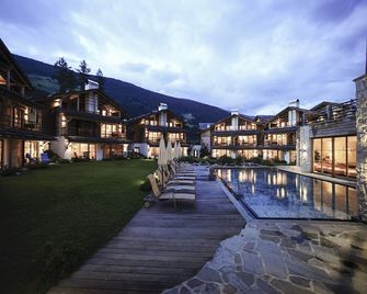 بوست آلبينا - فاميلي ماونتن شاليه - سان كانديدو - مبنى