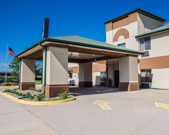 Quality Inn and Suites Altoona - Des Moines - Altoona - Gebäude