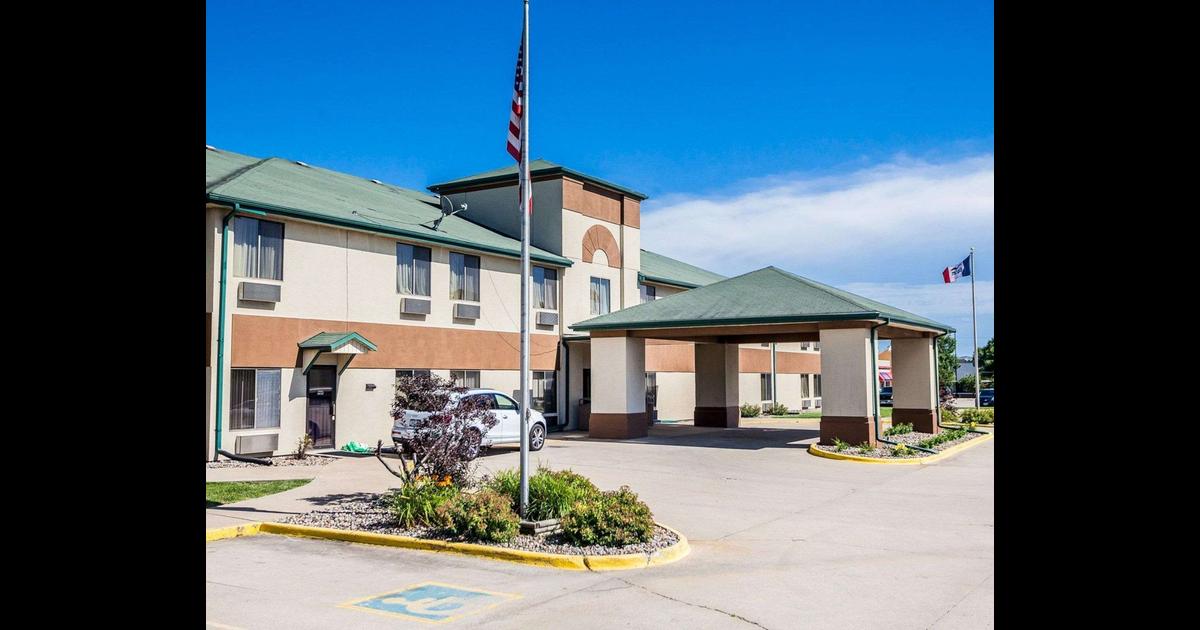 Quality Inn Amp Suites Altoona Des Moines 76 ̶1̶0̶4̶