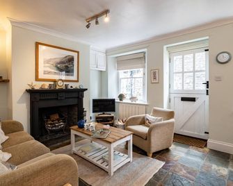 Cobble Cottage - Boscastle - Living room