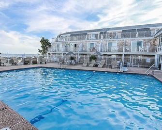 Captain's Quarters Resort Oceanfront suite, beautiful ocean view, swimming pool - Falmouth - Piscine