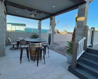 Elephant Lake Resort Oasis New - Elephant Butte - Patio