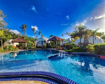 Pebble Walk Beach Resort - Romblon - Piscina