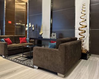 Ramada Suites by Wyndham Kuala Lumpur City Centre - Kuala Lumpur - Lobby