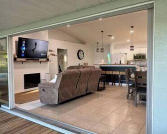 Lakeside Story - Lake Placid - Huiskamer