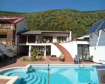 Pensiunea La Dolce Vita - Baile Herculane - Piscina