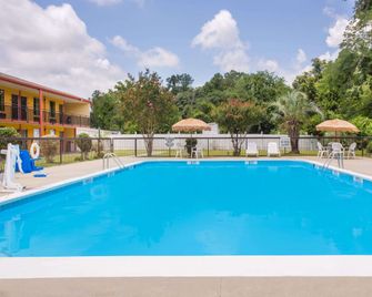 Knights Inn Aiken - Aiken - Piscina