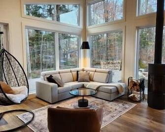 Chalet FEU en pleine nature à Tremblant. - Lac-Supérieur - Wohnzimmer