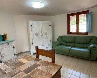 تو روم أبارتمنت 4 برتزاس - ريزيدنس أوف فيلا ديل سول - بايا ساردينيا - Baia Sardinia - غرفة طعام