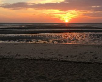 Short Walk To Campground Beach Or Private Bay Access! New Interior! - Eastham - Beach