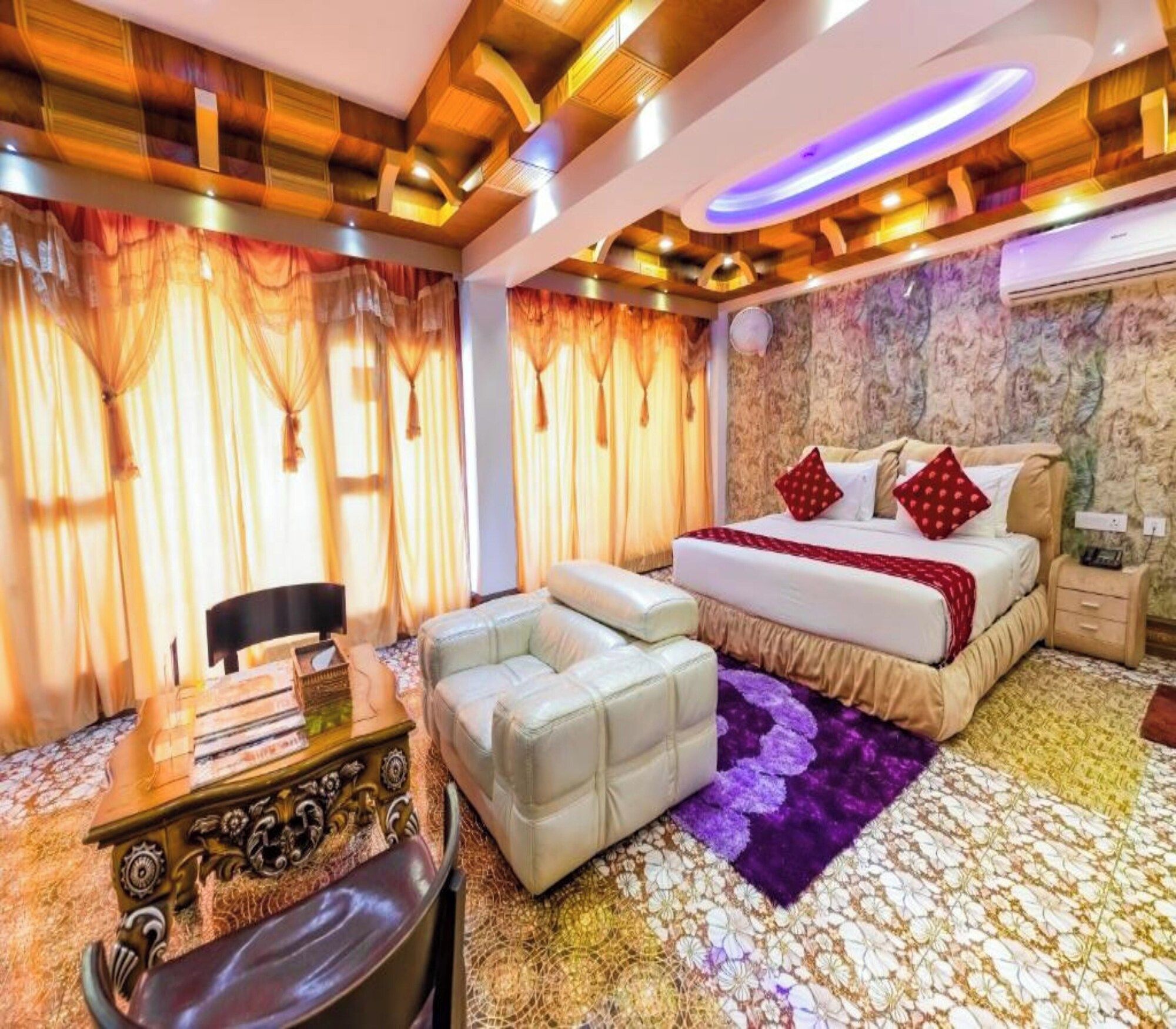 باراكات ناتشير ريزورت - مونار