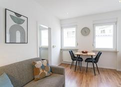 Deluxe Koblenz Flat, Parken, Netflix, Ruhig - Bendorf - Jídelna