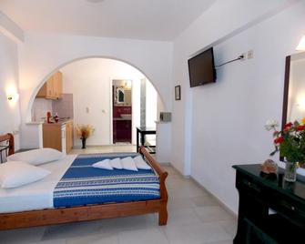 Kapares Studios - Agia Anna