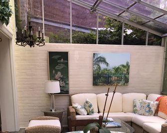 Elegant townhome on quiet street near museums, restaurants, shops, parks & more! - واشنطن د.ك. - مطعم