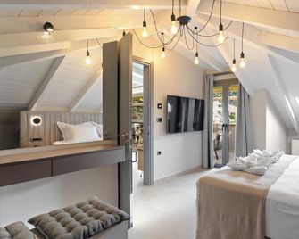 Ennea Muses Rooms and Suites - Mora Yenişehri - Yatak Odası